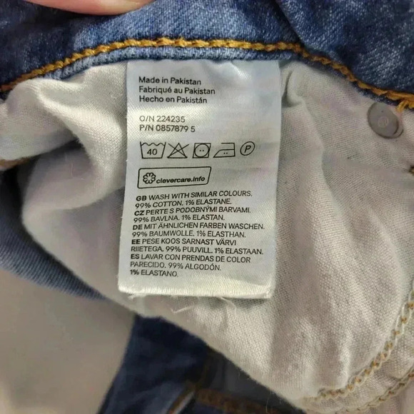 H&M Size 14 Classic Medium Wash Ripped Distressed Faded Pocket Zip Denim Shorts - Picture 8 of 8